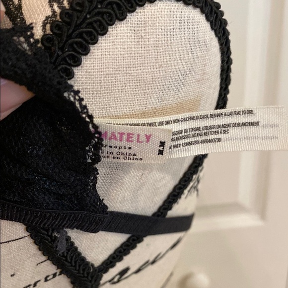 Elegant Black Lace Halter Bra - Picture 7 of 8